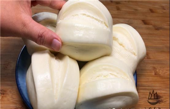 包裹|保存馒头时,直接放冰箱就错了,学会一招,放1个月不干瘪不发霉