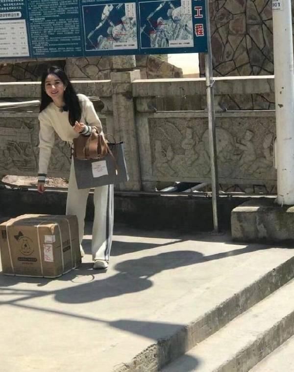  上头|赵丽颖《中餐厅》现场宠粉频互动，新造型超甜，粉丝大呼：太上头