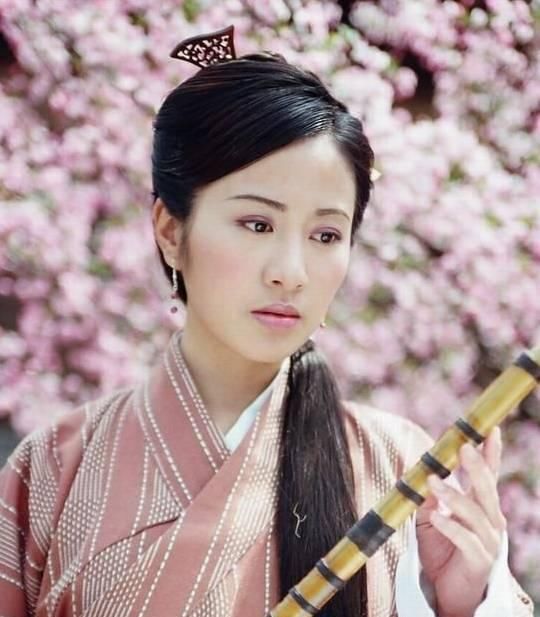  王思聪|为男友跳河、被打到骨折也不分手，王思聪：叶璇这是被下降头了？