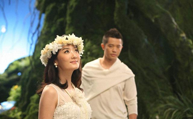 问玲花|凤凰传奇上节目,主持人问玲花:你和曾毅在一起老公吃醋吗?