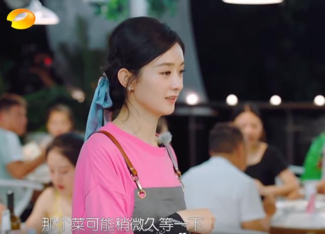  李浩菲|客人吐槽上菜慢，看看赵丽颖的回复方式，再看看李浩菲的，差距好大