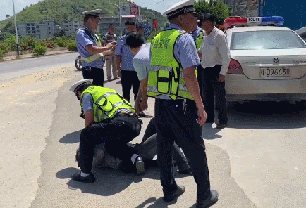 妨害|“法盲兄弟”暴力抗法，涉嫌妨害公务被刑拘
