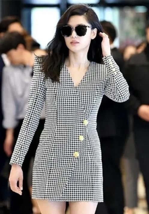  全智贤|“野蛮女友”全智贤强势出场 小格子西装搭配出大风范 太“帅”了