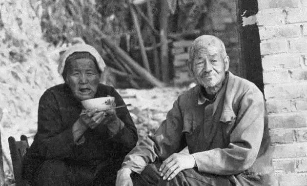 灌阳|灌阳人你见过70年代农村吃饭的场面吗？那时候生活很苦，人情味很浓……