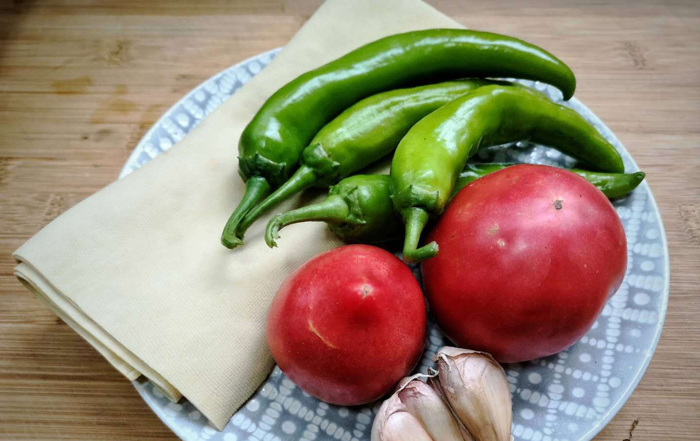  西红柿炒豆|8月不吃肉，也要给孩子吃它，3元一斤，蛋白质含量极高，比肉还香