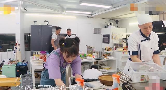  一条龙|《中餐厅》最会撩的MC上线，做菜菜跑堂一条龙，土味情话直冒泡