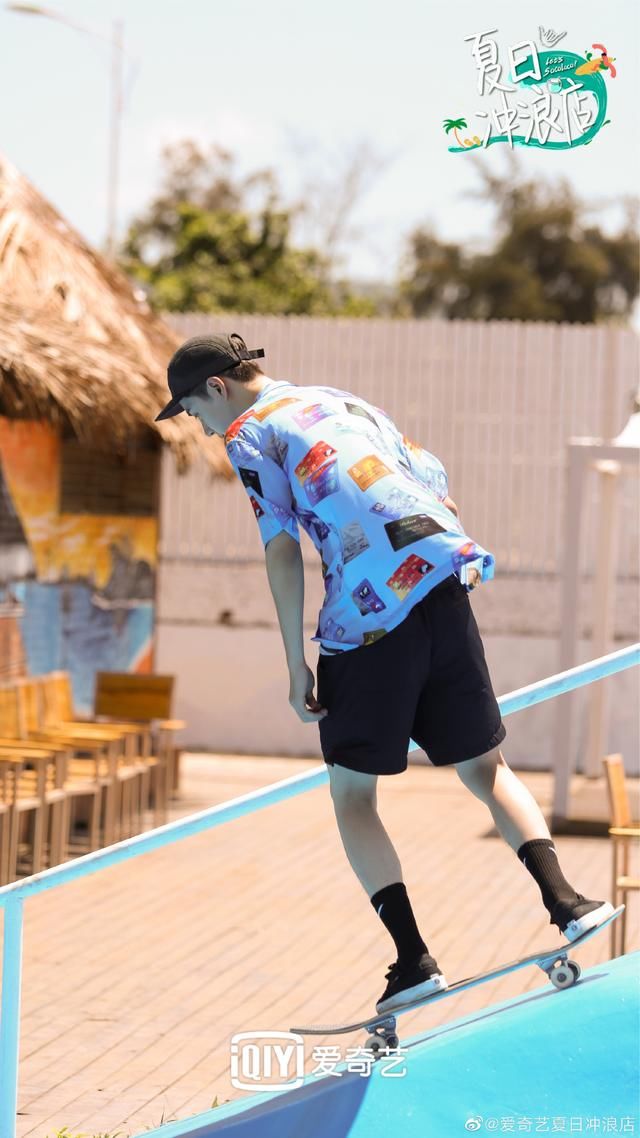  掌控|200710 即使是在海上，板也随你掌控 王一博本周冲浪店高清剧照送达