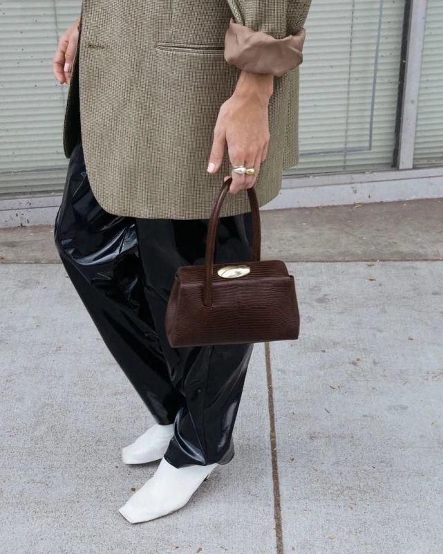  大牌|如果你有5000块，是攒钱买大牌包还是买小众品牌？