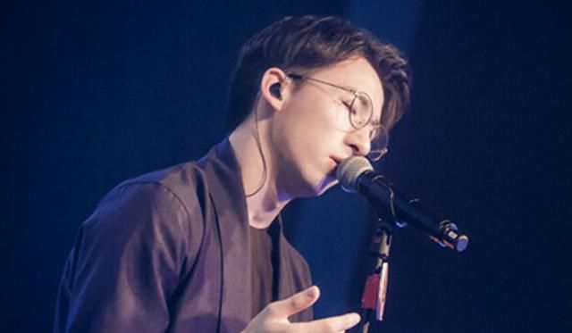  幕后|曾是入围金像奖的选秀冠军，他人气暴跌转幕后十年，被称情歌王子