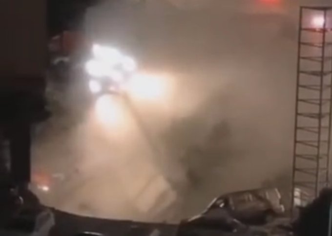  官方|四川宜宾发生路面塌陷，监控记录恐怖一幕，官方通报