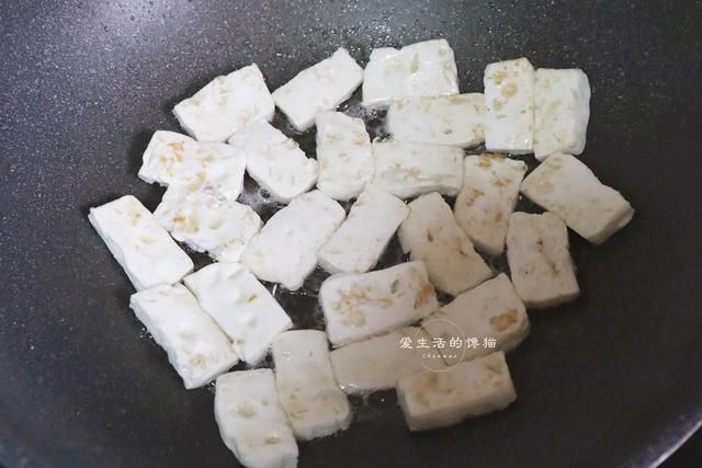 浪费|咸蛋白不要丢,这样炒一炒,不咸不齁,比肉还香,一点也不浪费!