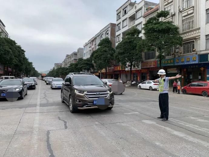 守护|国庆我在岗丨梧州交警“逢五”亮剑,守护平安畅通出行路!