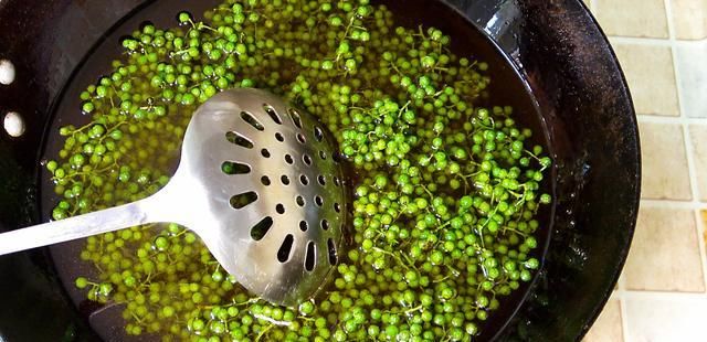  添加|1斤青花椒2斤菜籽油，教你自制花椒油，无添加，比买的还香