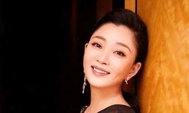  殷桃|年轻时是万人迷！中年坚持不婚不生子，今41岁的她活成人间水蜜桃