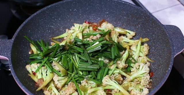 不脆|饭店的花菜为啥那么好吃？大厨告诉你秘诀，要不然花菜不脆也不香