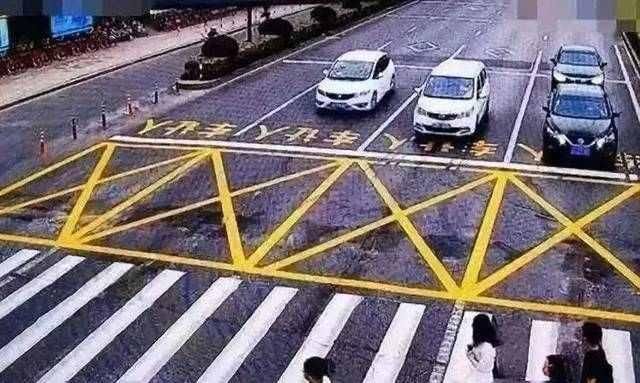  情况|生活里，是不是不管什么情况下都要礼让行人，为什么？