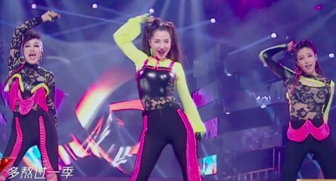  阿朵|阿朵钟丽缇服装被评太丑，看了节目组准备的初始服装还会这么说吗？