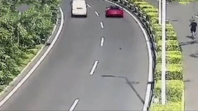 钻戒|拍婚礼MV弄丢价值10万的钻戒，被路人捡到，还以为是拍摄道具