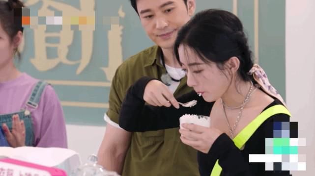  进食|赵丽颖《中餐厅》进食一边吃一边吐，卫生习惯遭嘲讽：太恶心了