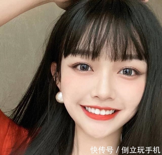  眉峰|“一字眉”不受宠了，今年流行的是“漫画眉”，明星潮人都在画