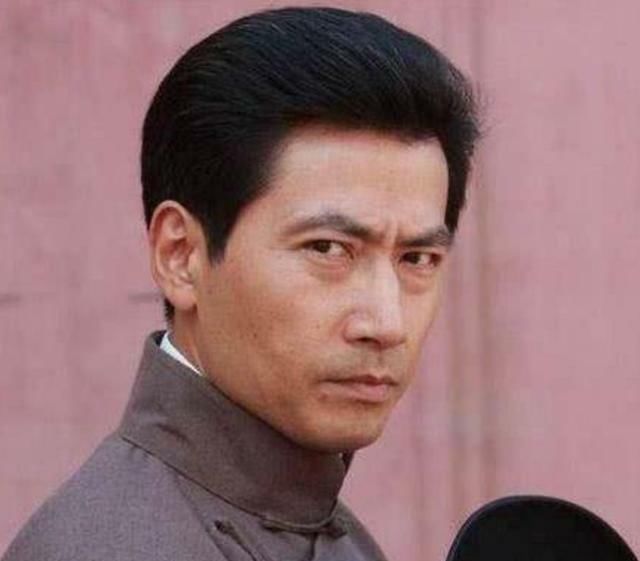 绯闻|他出道30几年不红,妻子在当红时嫁给他,如今恩爱30年,从无绯闻