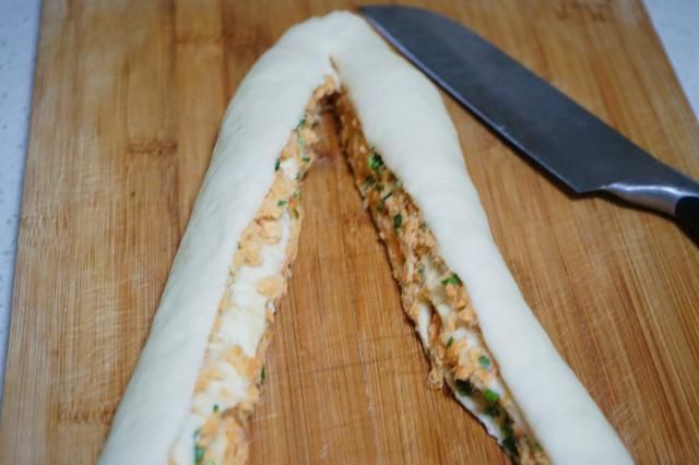  包裹|肉松手撕面包，层层包裹多多肉松，蓬松柔软，这方子经得起考验