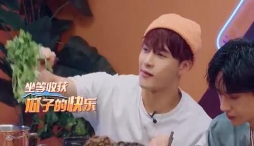  王一博|香菜被王嘉尔拿走，配音是《一剪梅》，场面凄凉，王一博好委屈