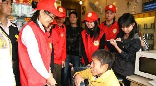  孩子|当年汶川大地震后，捐款185元的乞丐男孩，如今过得怎么样？