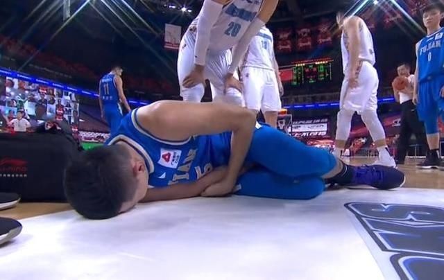 双重|福建队遭双重打击！球队被吊打，核心球员还受伤，凯撒真的急了