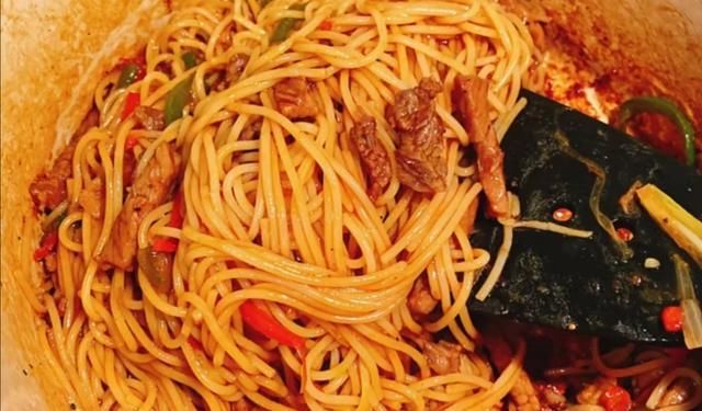 黑椒牛柳意面|想吃意面自己在家做,既好吃又省钱,面条根根有味又富有嚼劲