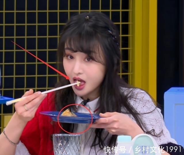 松饼|郑爽节目里尝松饼,谁注意她吃多少?真不给厨师面子