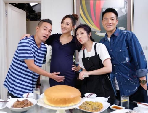  小儿子|应采儿晒哥哥抱弟弟温馨照，Jasper神似陈小春，小儿子发量惊人！