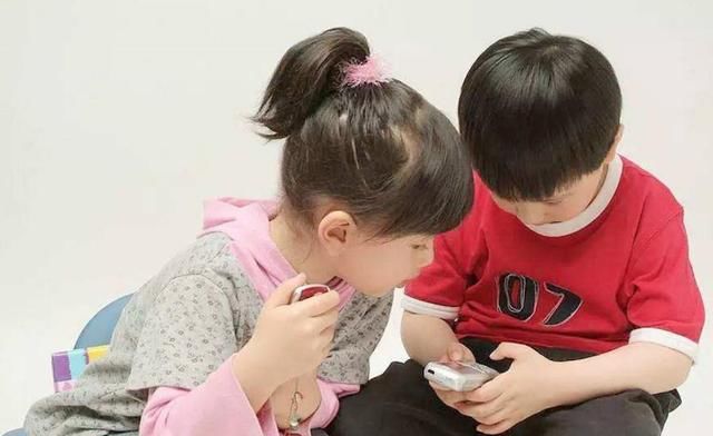 益智|拒绝孩子成为手机奴，育儿专家建议：这几种益智游戏更适合
