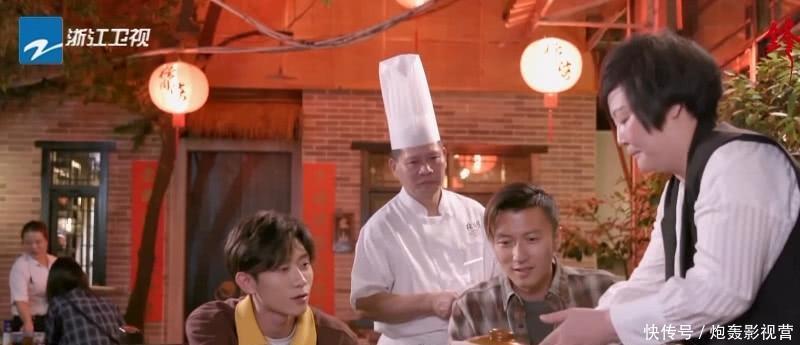 稻虫|张一山大口吃稻虫和蛇皮,谢霆锋惊讶,张一山:做演员啥没吃过?