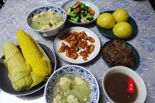 鸡肉|冬瓜鸡肉丸子，吃起来软嫩鲜滑，汤汁也十分鲜美