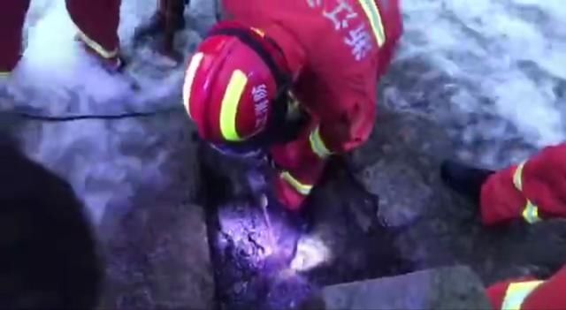  女孩|13岁女孩游泳被吸入排水管身亡 事发现场细节令人警醒