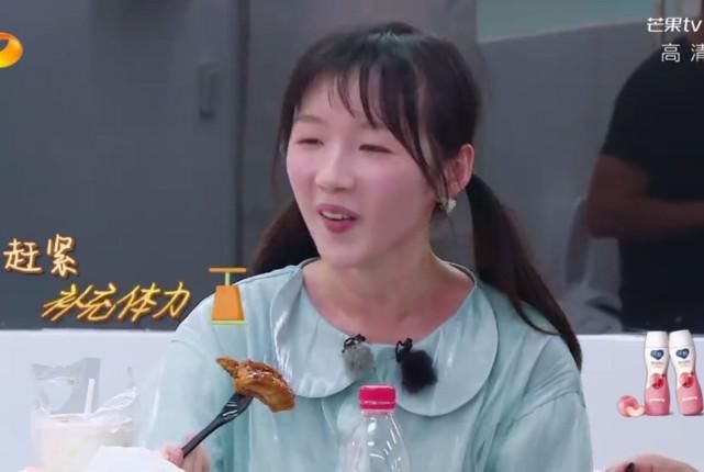  精神|《中餐厅》滤镜成了“卸妆油”，赵丽颖眼袋大没精神，黄晓明眼小被吐槽