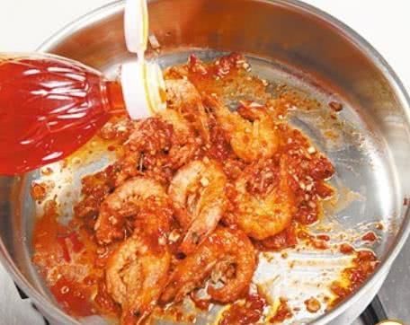  大虾|酥到掉渣的大虾做法，好吃到连壳都不剩，原来是加了它