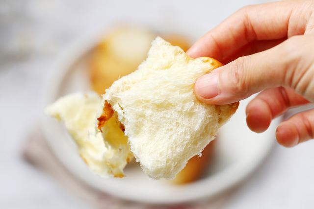 儿时|儿时最爱的蜂蜜小面包,每周都要烤上两盘,松软香甜比买的还好!