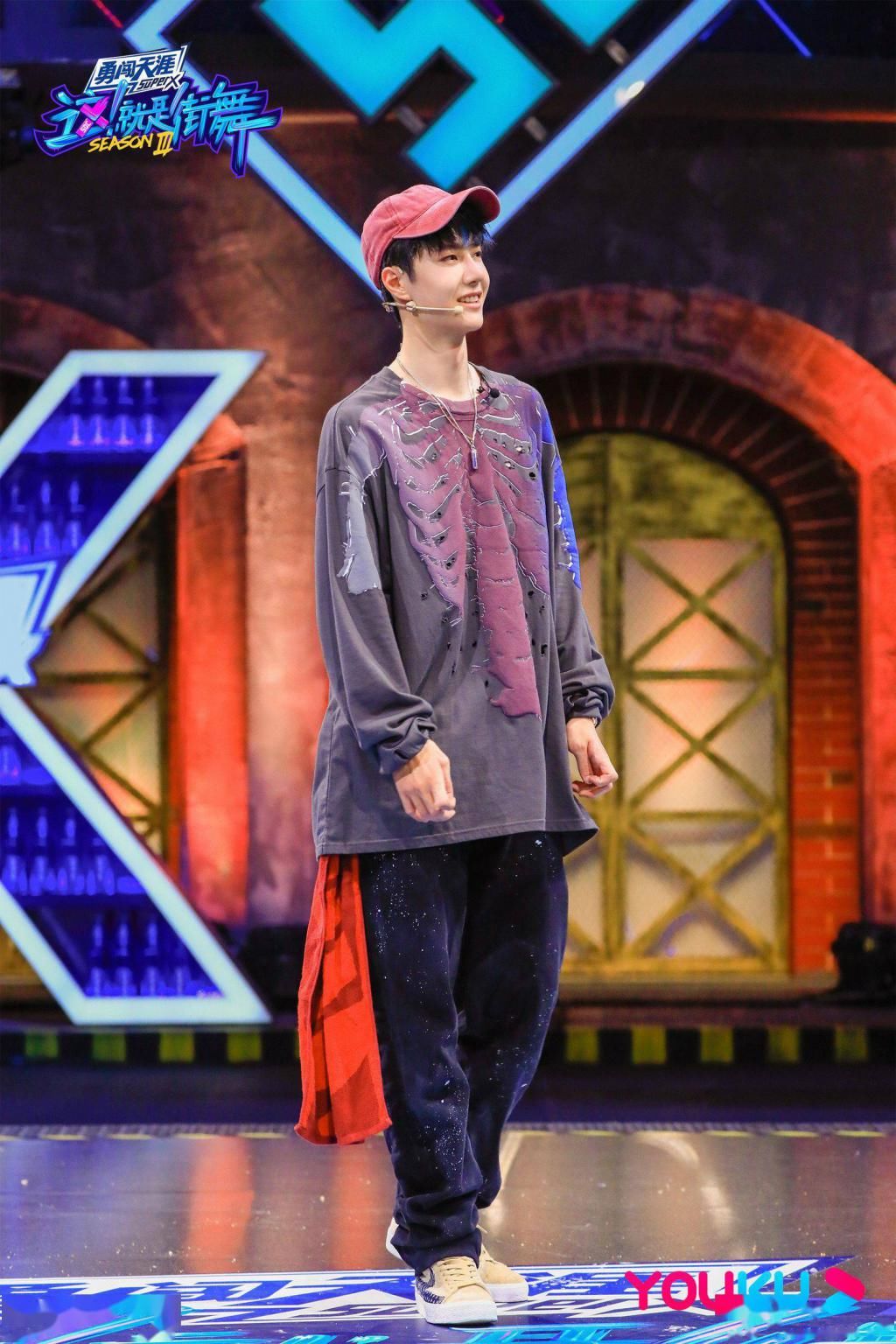  剧照|王一博《这！就是街舞3》剧照公开 今晚围观豹豹队长霸总式选人