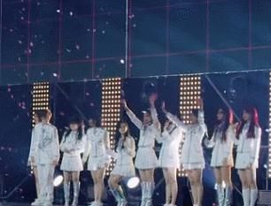  告别|《告别之前》预告：吴宣仪趴下说再见，孟美岐弯腰，就超越无所动