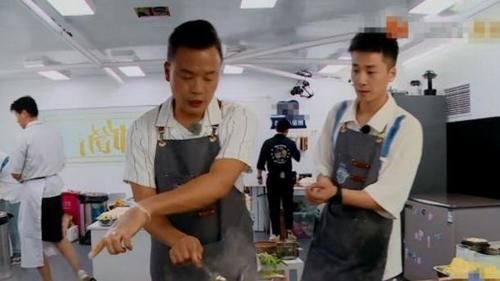  中餐厅|《中餐厅》林大厨的厨艺咋样？看到他做的水煮鱼片，网友：服了！