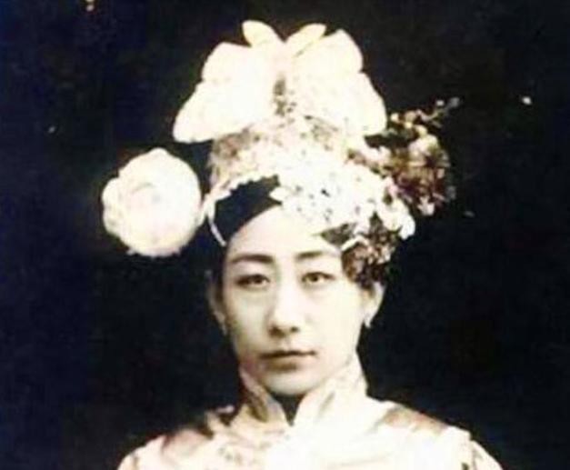 皇室|清朝的最后一位格格，隐姓埋名活到2014年，临死前道出皇家丑闻