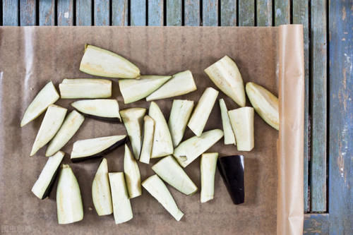 家常菜|教你做家常菜红烧茄子,简单几步轻松学会,香滑软糯超好吃