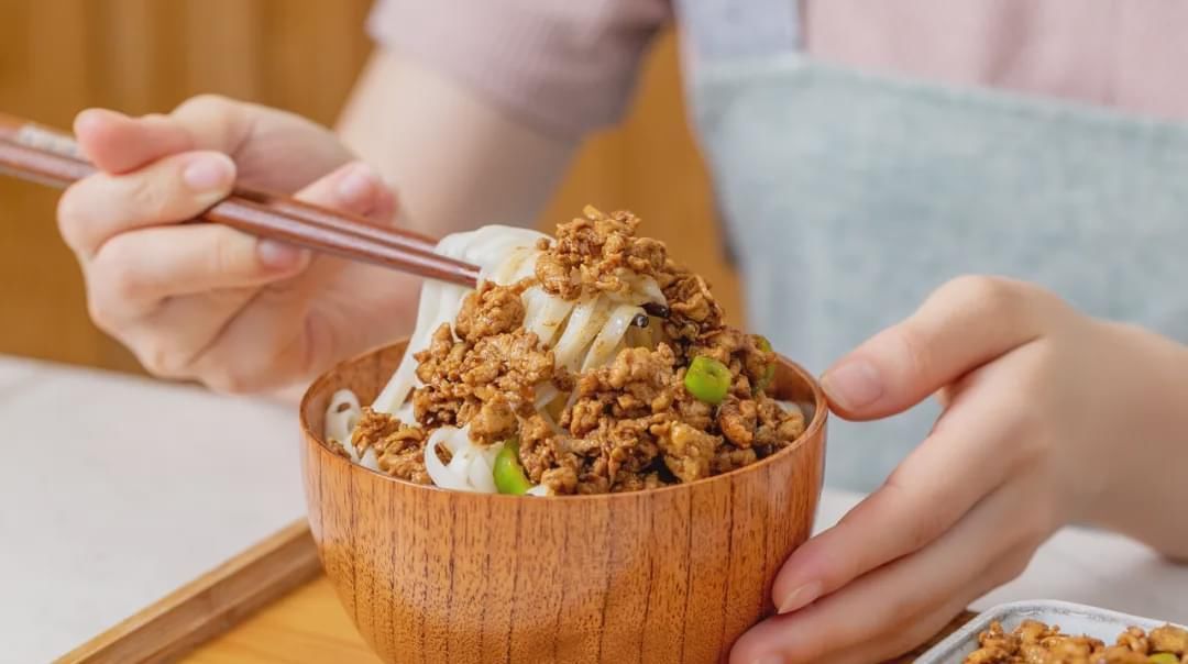  菜包饭|碗都不用洗! 大热天最爱这种懒人菜, 拌一拌就好吃