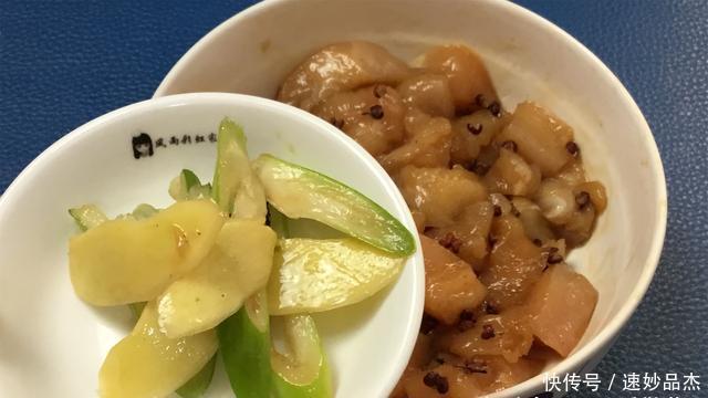 鸡胸肉|老阿姨在家做椒盐鸡块,教你学会这个小技巧,真是美味