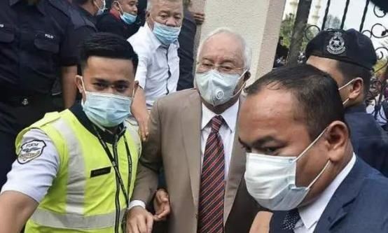  罚金|67岁马来西亚前总理纳吉布被判12年，罚金2.1亿令吉，7项罪名成立