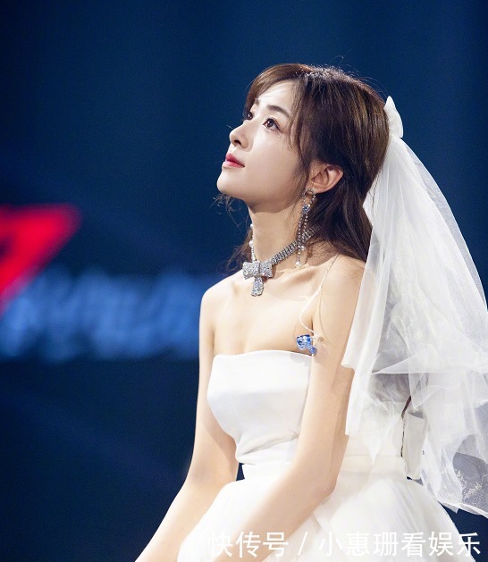 张含韵,后者8个字回应,姐妹情深令人感动