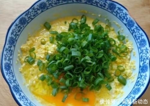 搅拌均匀|鲜玉米换个吃法,十分钟玉米鸡蛋饼出锅,品质生活从舌尖开始