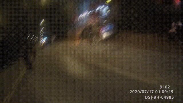  车辆|车辆突然自燃，车主不知情在一旁围观